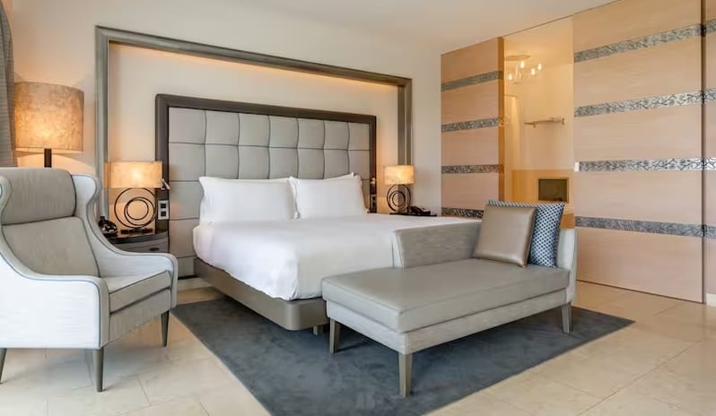 Grand Deluxe Pool View Room 4